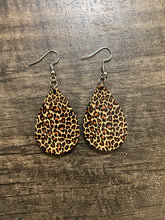 Load image into Gallery viewer, Cheetah Print  Teardrop Earrings
